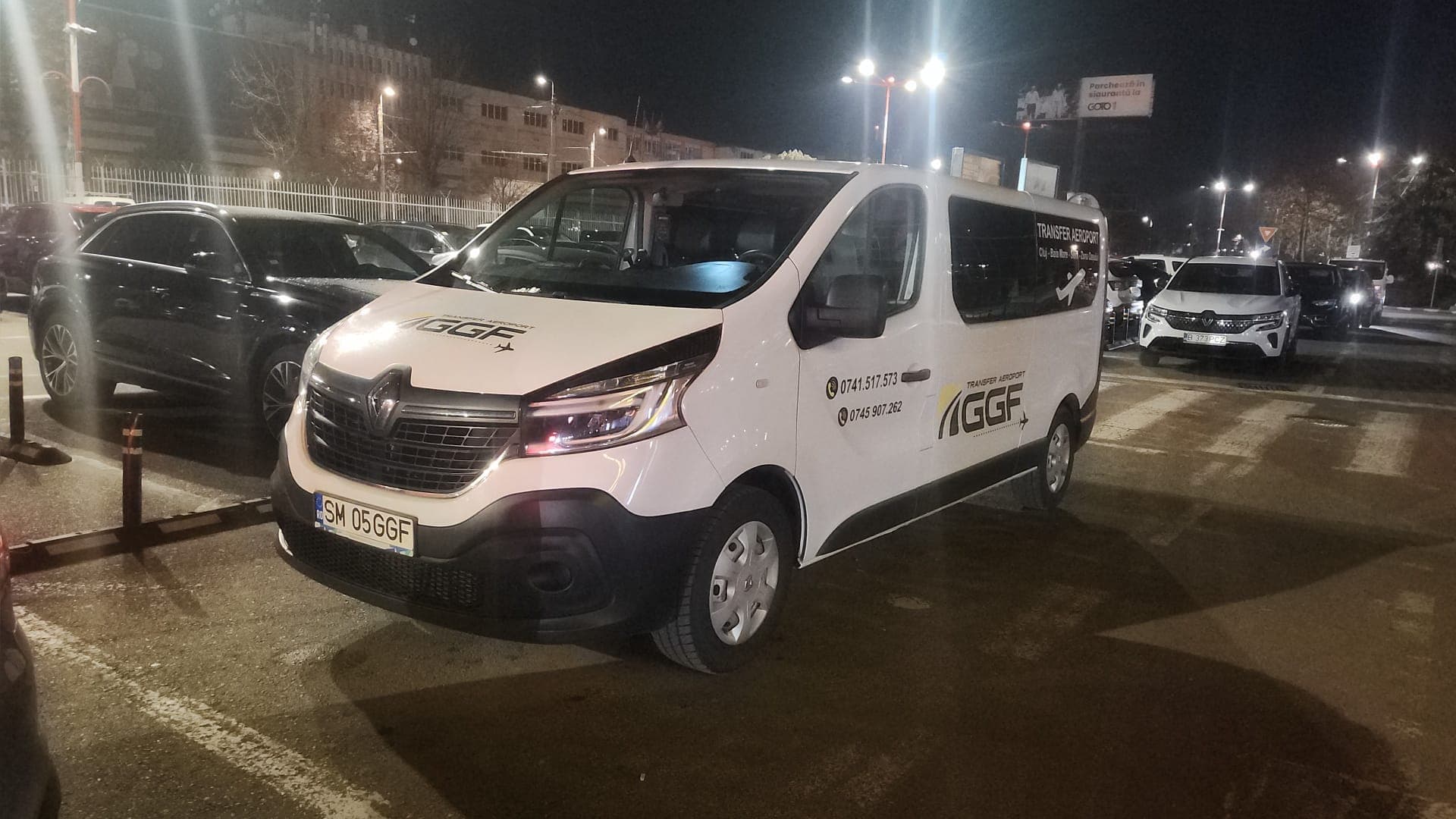 Microbuz AEROJET GGF pregătit pentru cursa spre Aeroport Cluj