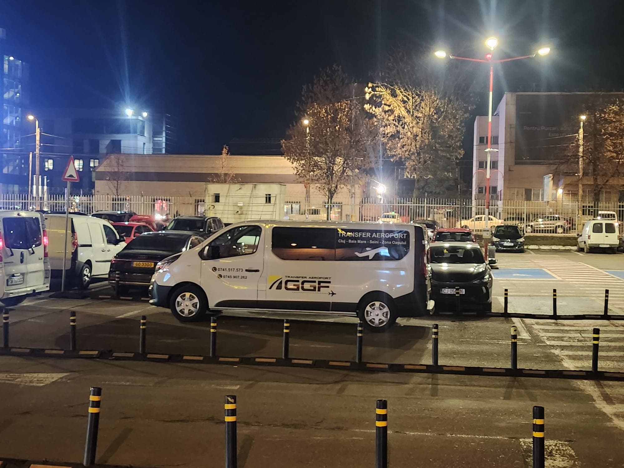 Microbuz modern pentru transfer Cluj - Baia Mare - Negrești-Oaș